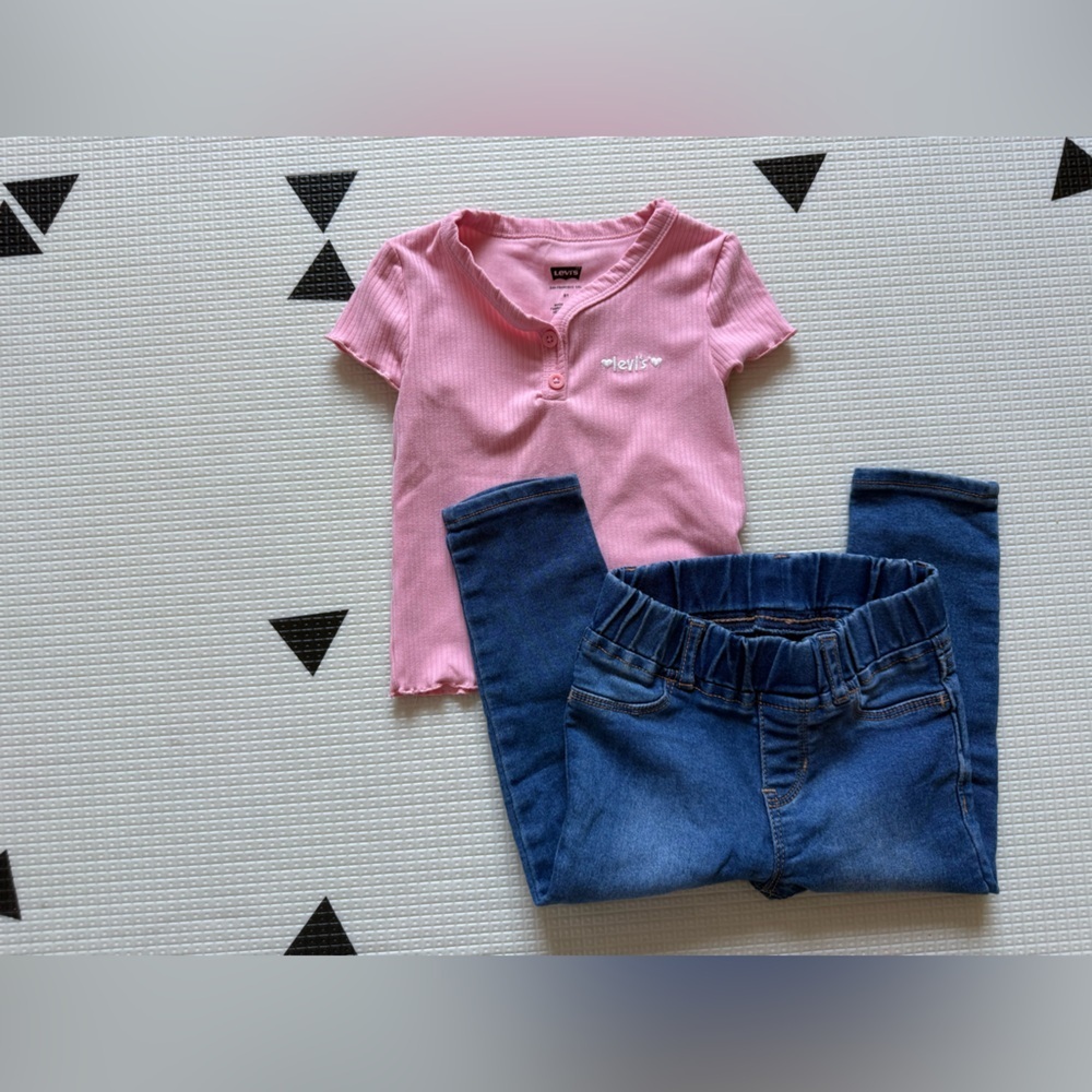 GAP & Levis|Baby girl/toddler outfit,Pink ribbed short sleeve Top & Blue Jeans•